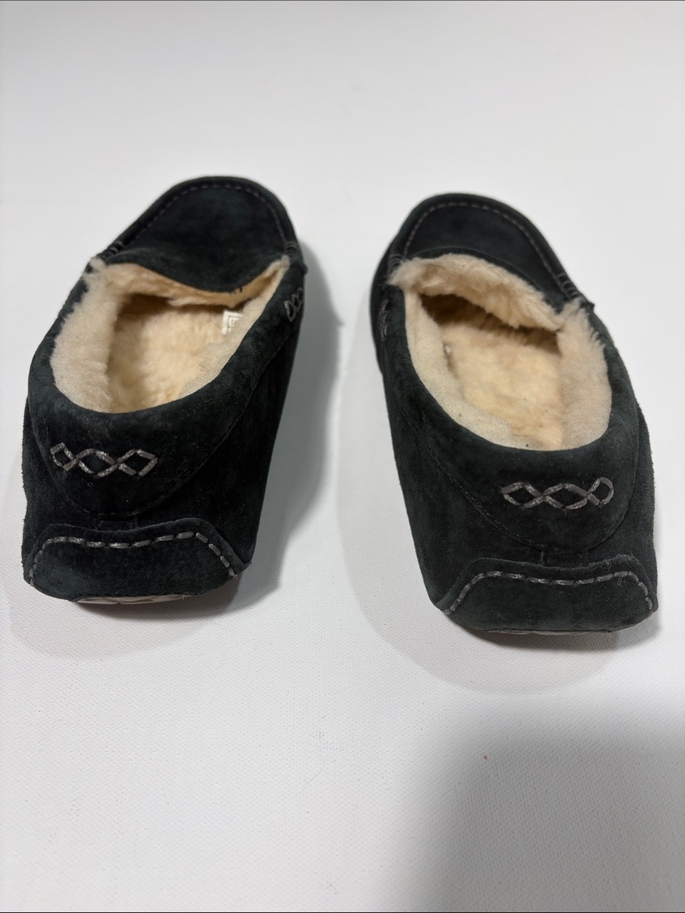 UGG Dakota Slippers Black Suede Shearling Moccasin Womens 7 Cozy - Picture 4 of 7